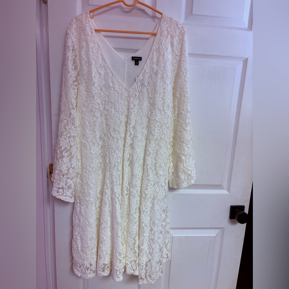 Torrid Cream Lace Long Sleeve Dress NWT size 3